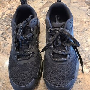 Men's New Balance Sneakers SZ.8 Black Like New